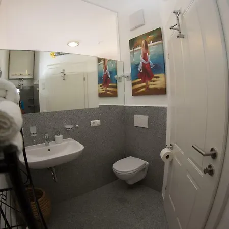 Flo & Co Apartment